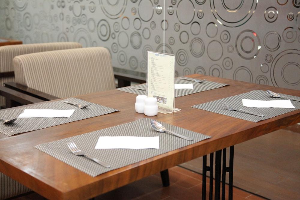 Terraz Tree Hotel Dżakarta Zewnętrze zdjęcie